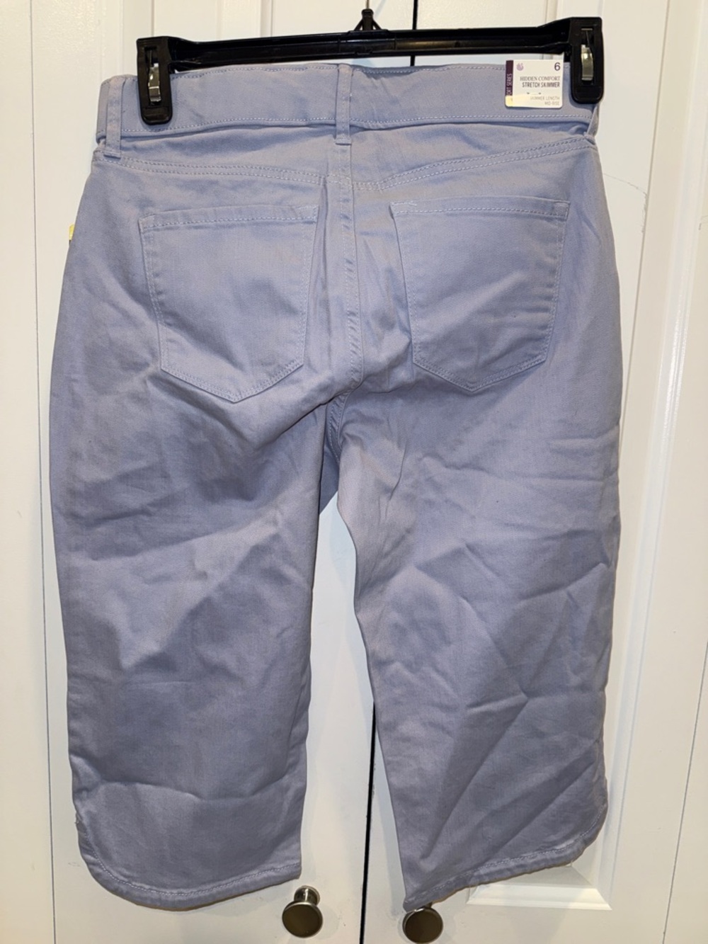 Gloria Vanderbilt Pale Blue Capri Pants - Picture 4 of 5